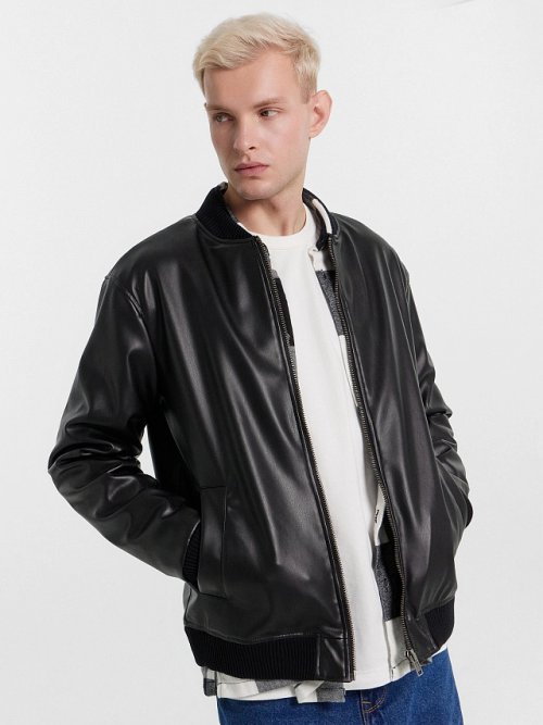 Бомбер мужской в черном цвете из экокожи, фото 1 из 5