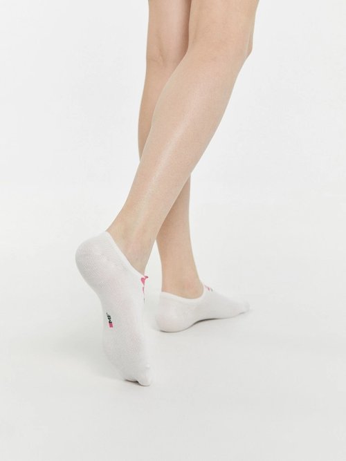 Носки женские белые с рисунком в виде цветов и 3-d рисунком на борту, фото 2 из 4