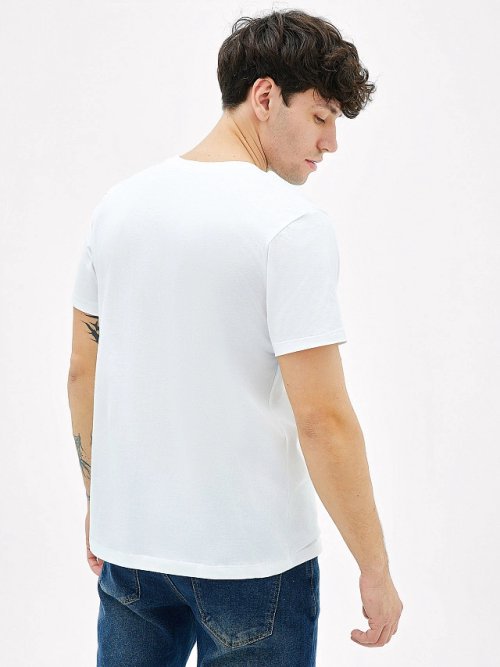 Футболка мужская в белом цвете, фото 2 из 6