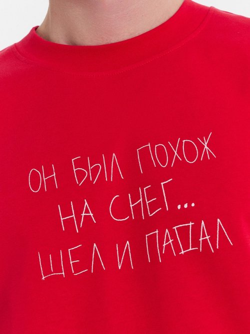 Футболка мужская красная с надписью "Он был похож на снег... шел и падал", фото 4 из 10