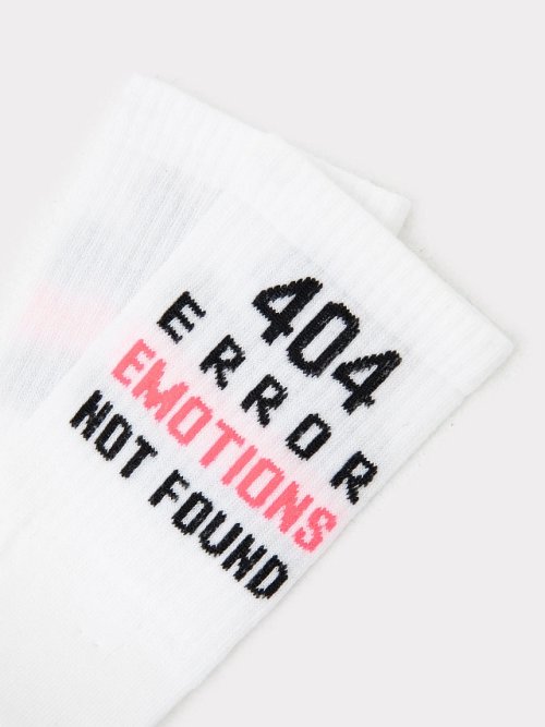 Носки женские белые с рисунком в виде надписи "404 ERROR EMOTIONS NOT FOUND", фото 4 из 16