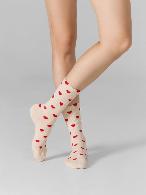 Носки женские бежевые с сердечками, фото 2 из 7