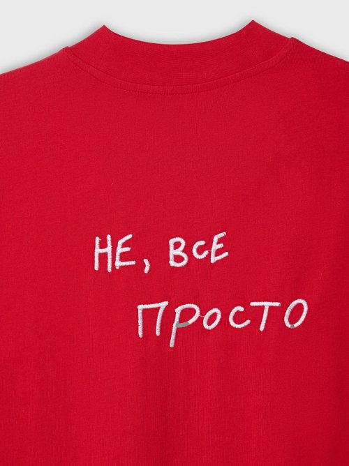 Футболка женская красная с вышивкой "не всё просто", фото 7 из 28