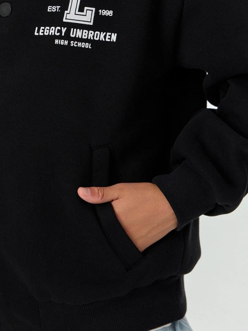 Бомбер для мальчиков черный с принтом "legacy unbroken", фото 8 из 10