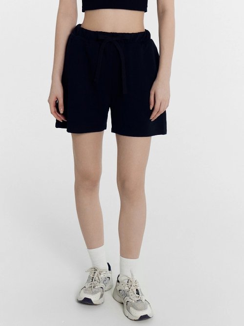 Свободные шорты мини с высокой линией талии в черном цвете, фото 2 из 6