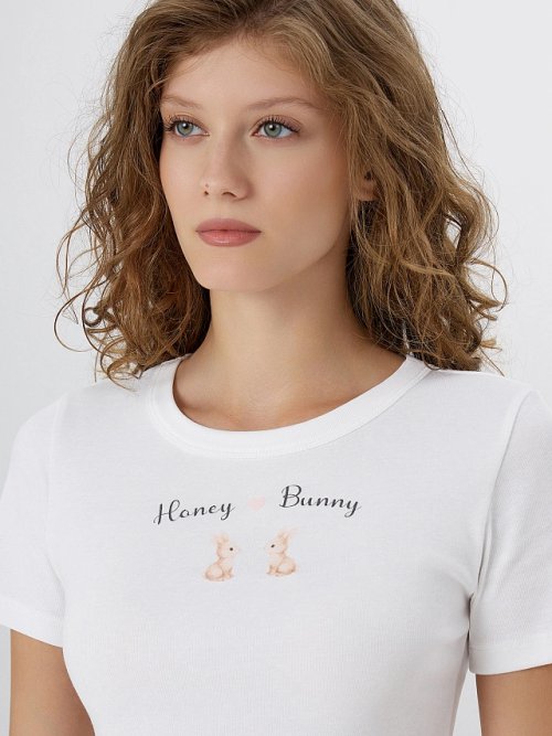 Футболка женская белая с надписью "Honey Bunny", фото 4 из 12