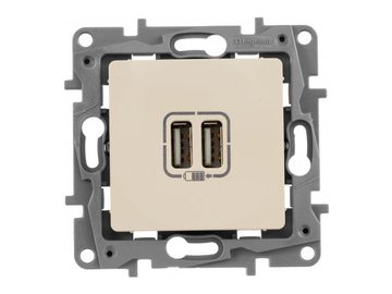 Розетка Legrand Etika 672394