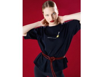 Футболка женская черная с цитатой "Рукописи не горят" оверсайз