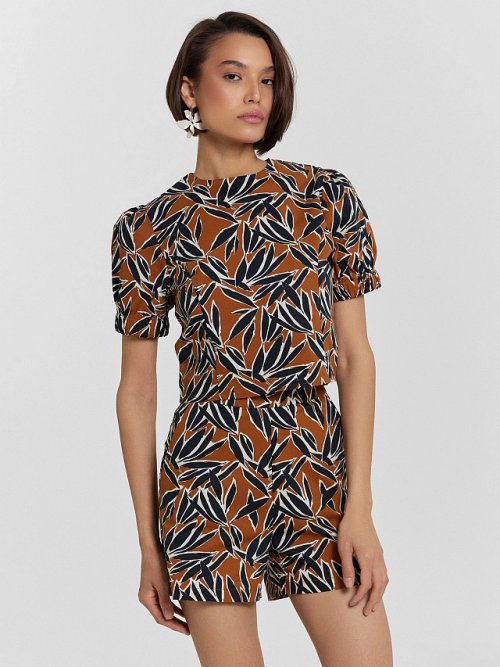 Блузка женская коричневая с принтом "листья", фото 1 из 7