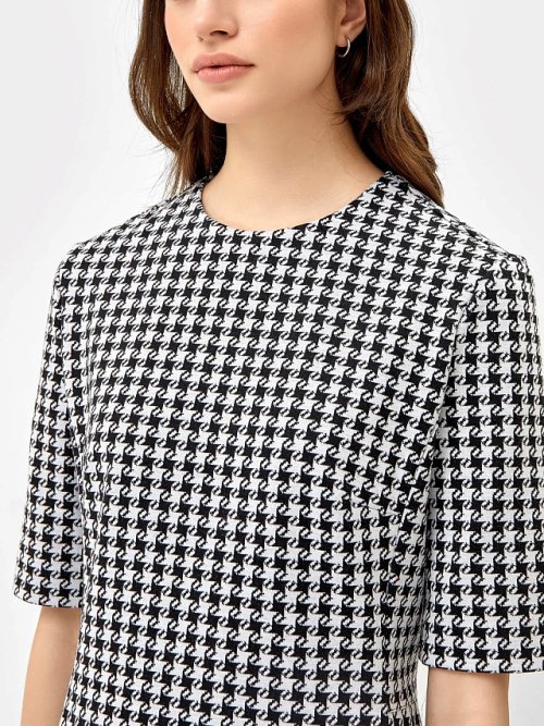 Платье-футляр в мелкий черно-белый рисунок, фото 4 из 4