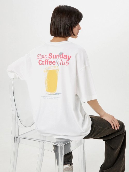 Футболка женская белая с принтом и надписью "Slow Sunday Coffee club", фото 7 из 35