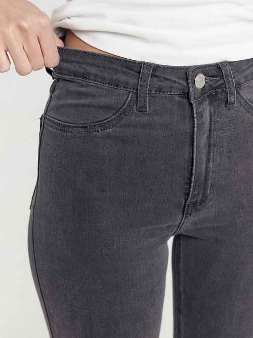 Брюки женские джинсовые в светло-сером цвете, фото 8 из 8