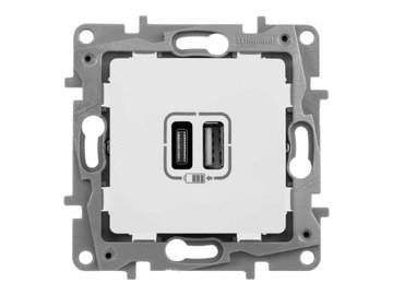 Розетка Legrand Etika 672236