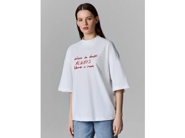 Футболка женская с вышивкой "When in doubt always blame a man"