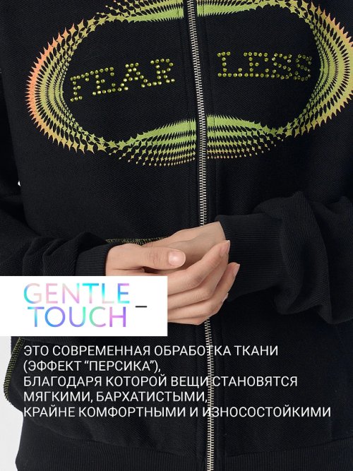 Толстовка женская черная с надписью "Fear less", фото 2 из 35