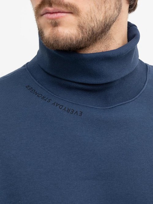 Теплый джемпер с воротником-стойкой в синем цвете, фото 4 из 4