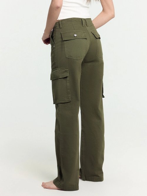 Брюки женские карго в зеленом цвете, фото 5 из 10