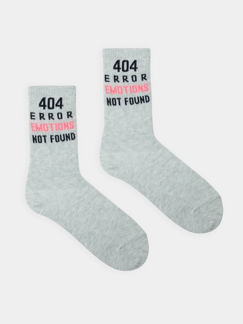 Носки женские светло-серые с рисунком в виде надписи "404 ERROR EMOTIONS NOT FOUND", фото 3 из 16