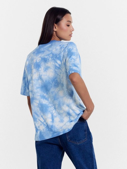 Футболка женская голубая в технике фаст-дай, фото 2 из 5