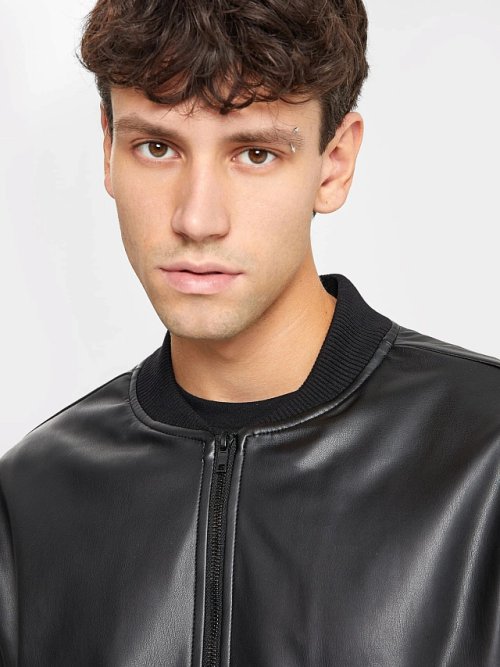 Жакет мужской из экокожи в черном цвете, фото 4 из 5