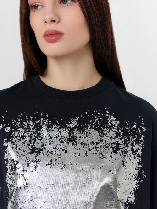 Футболка женская черная с серебристым принтом, фото 4 из 6