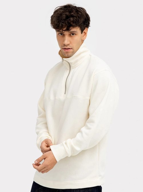 Джемпер мужской с воротником-стойкой в бежевом оттенке, фото 1 из 4