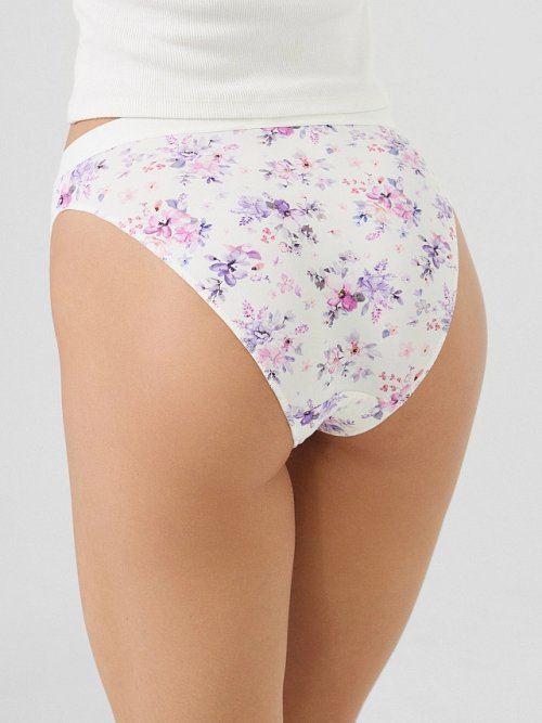 Трусы женские классические в молочно-бежевом цвете с цветами, фото 4 из 18