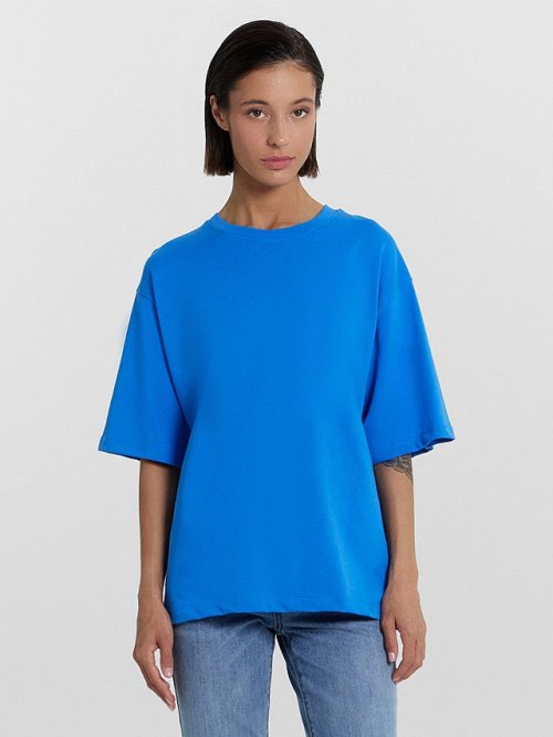 Футболка женская в ярко-голубом оттенке, фото 1 из 12
