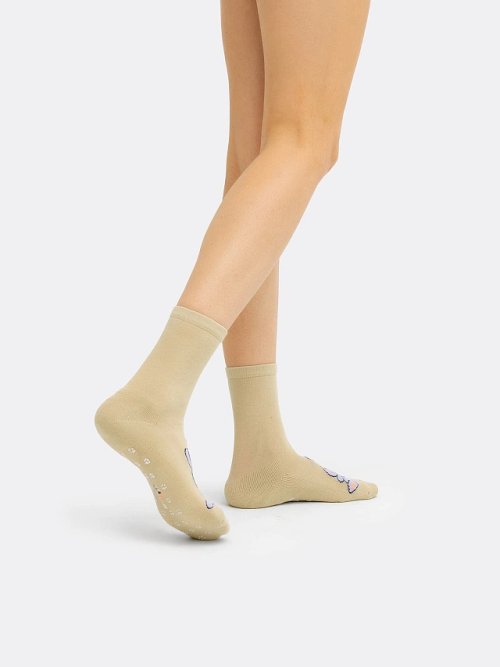 Носки женские бежевые с плюшевым следом и рисунком в виде заек, фото 3 из 5