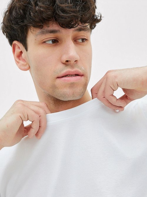 Футболка мужская в белом цвете, фото 4 из 6