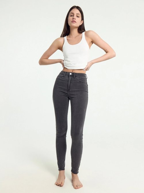 Брюки женские джинсовые в светло-сером цвете, фото 1 из 8