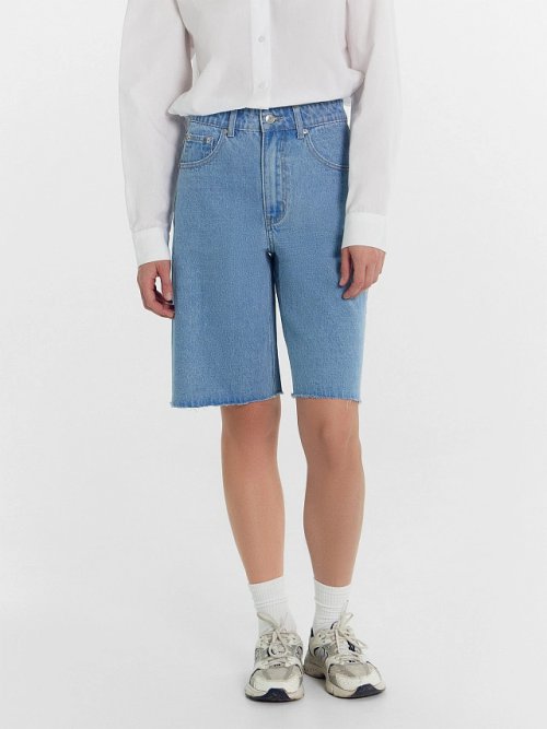 Шорты женские джинсовые в светло-голубом цвете, фото 2 из 5