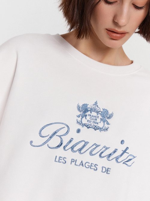 Свитшот женский белый с вышивкой "Вiarritz", фото 5 из 8