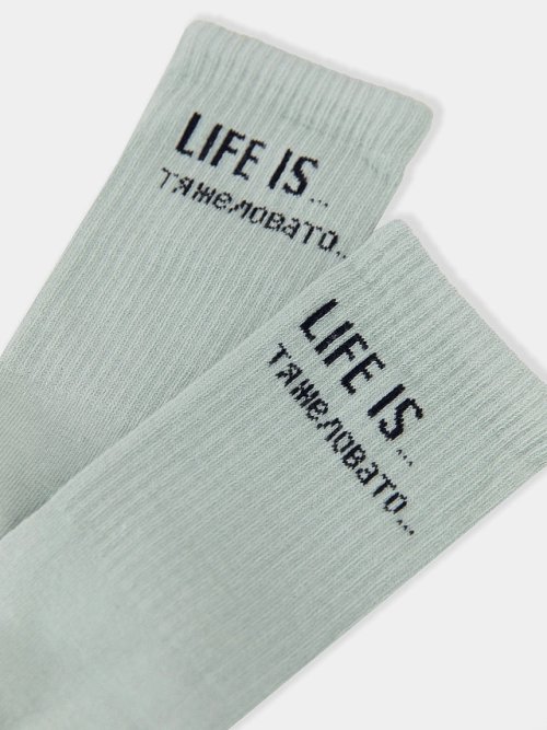 Носки женские светло-оливковые с рисунком в виде надписи "LIFE is тяжеловато", фото 4 из 16