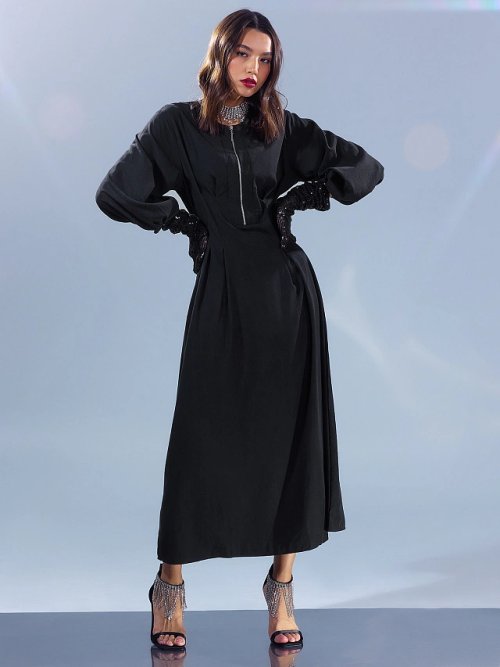 Платье женское из вискозы в черном оттенке, фото 1 из 30