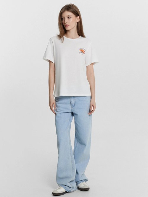 Футболка женская белая с принтом и надписью прямого кроя, фото 3 из 6