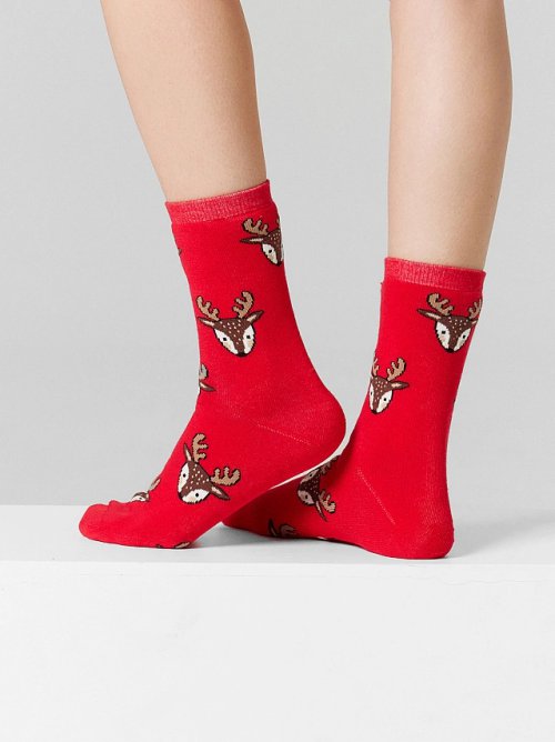 Носки женские красные с узором "оленята", фото 2 из 5