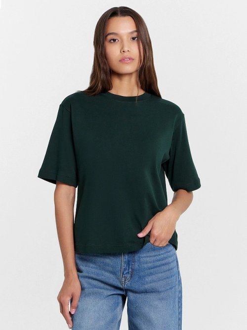 Футболка женская в темно-зеленом оттенке, фото 1 из 5